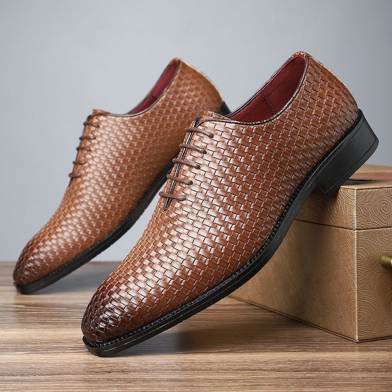 Brown woven-texture lace-up casual shoes with matching laces